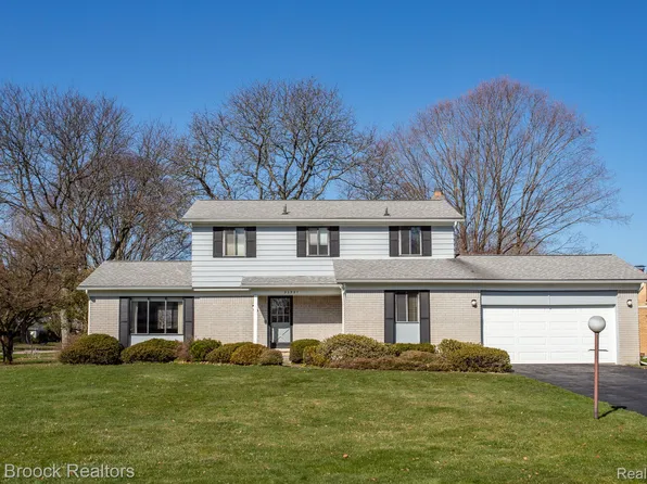 32521 Olde Franklin Dr, Farmington Hills, MI 48334