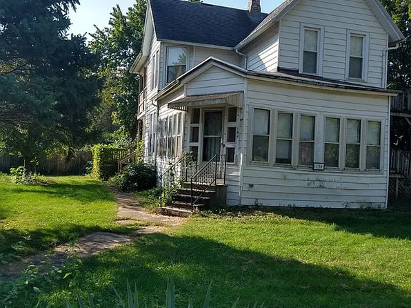 154 W Sheffield St, Saint Anne, IL 60964
