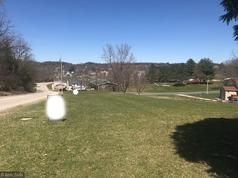2nd image of 712 Ridge Rd S