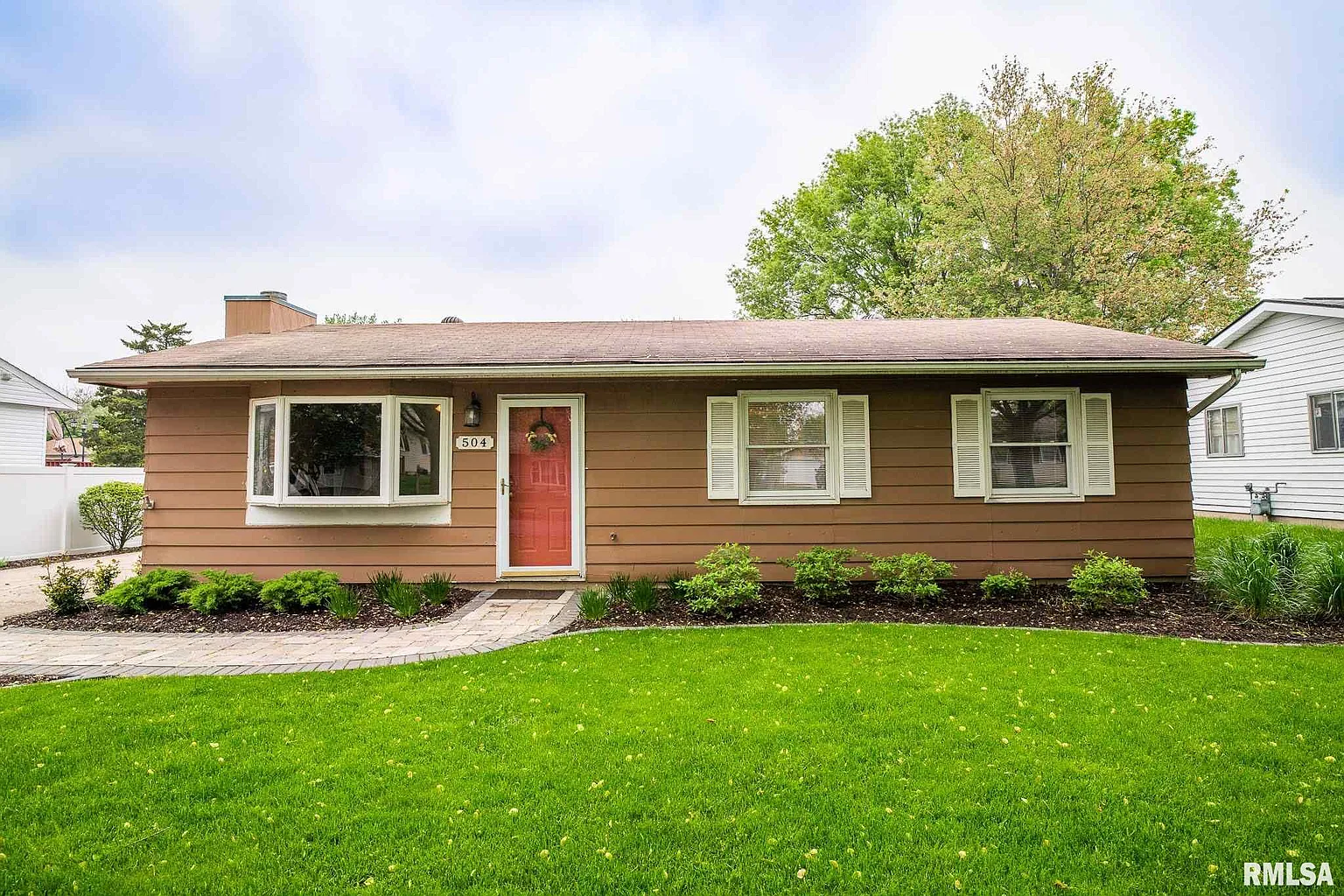 504 Rosewood Dr photo 1