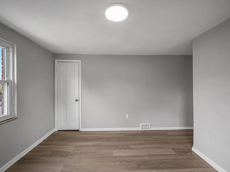 21001 Priday Ave — Photo 11