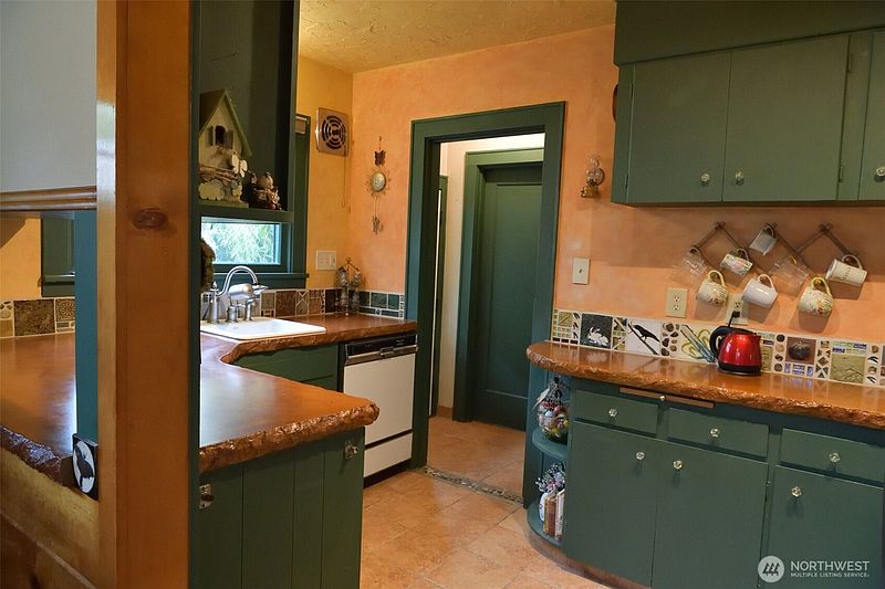 3rd image of 2733 Fir Street