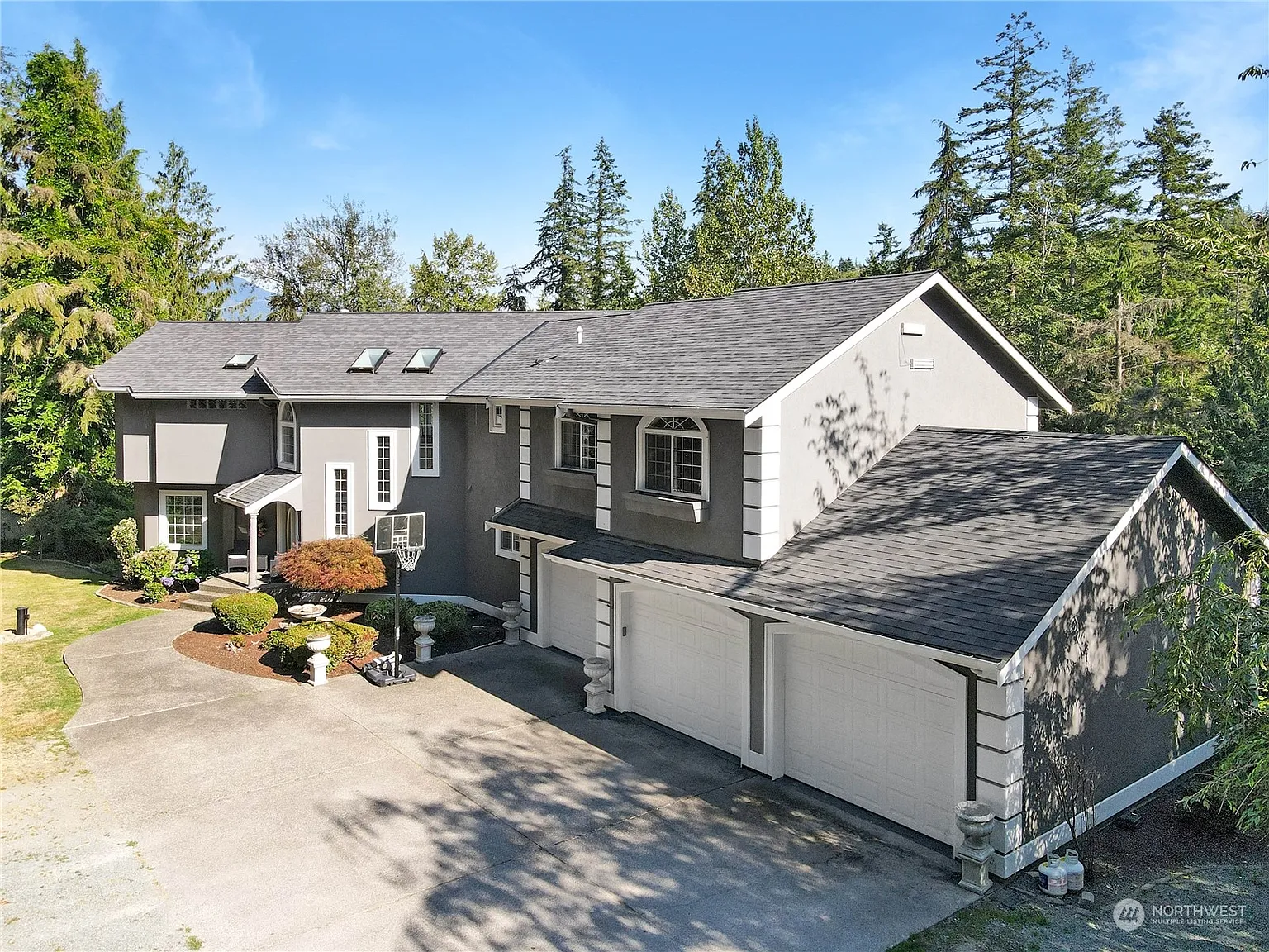 15729 Mountain View Road photo 1