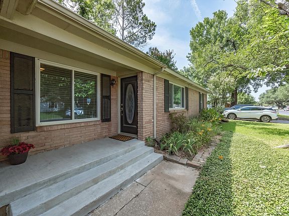 5th image of 828 Billie Ruth Ln
