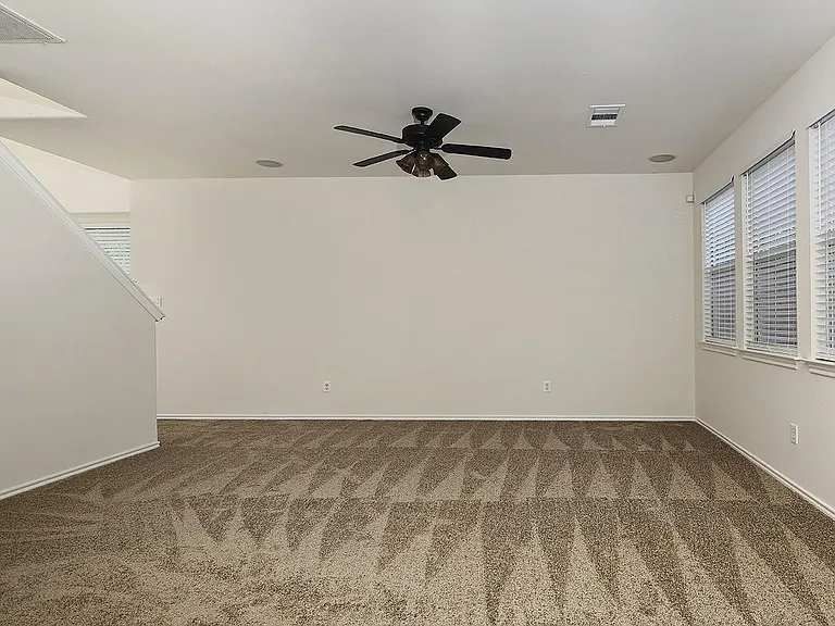 102 Blue Creek Ct — Photo 5