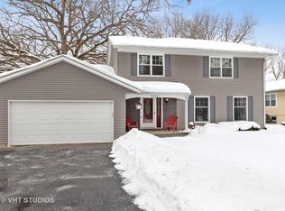 8720 Oakwood Dr, Crystal Lake, IL 60014