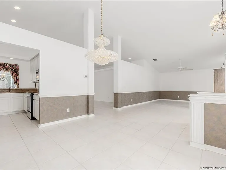 376 NW Canna Way — Photo 7