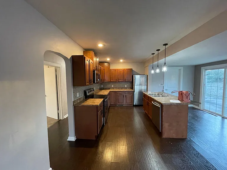 1541 S Kickapoo Ave — Photo 11