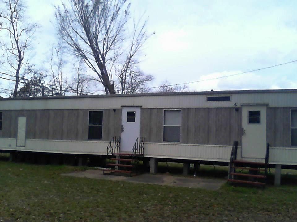 2nd image of 910 S Railroad Ave