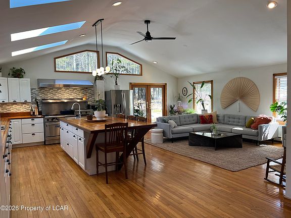 3rd image of 832 Mooretown Rd