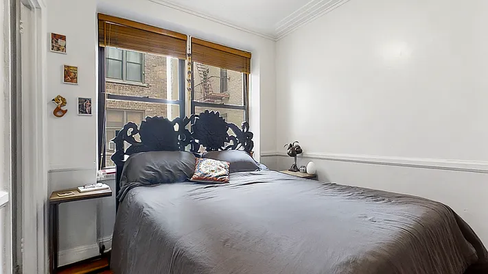 Sold by Bizzarro Agency | media 7