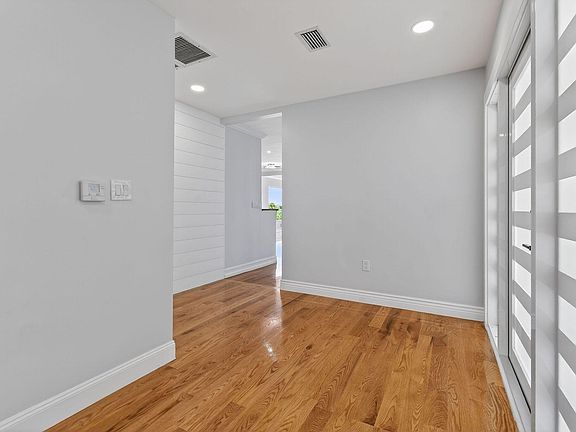 5th image of 1102 N Golfview Road