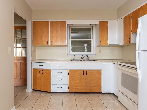 5th image of 12848 S 18th St
