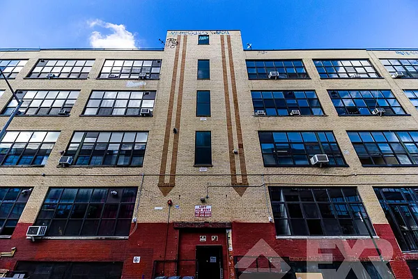 Rented by EXR | media 17