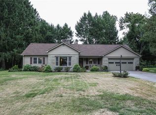 37 Charmwood Rd, Pittsford, NY 14534