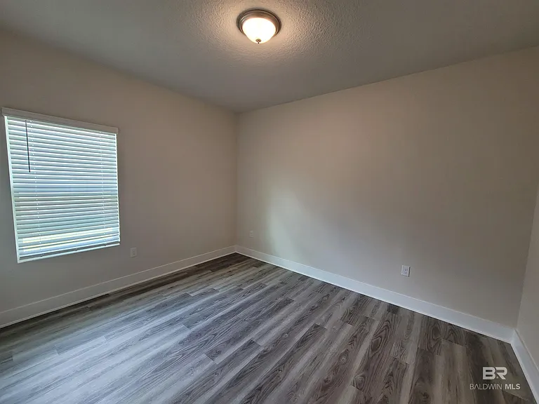 1045 Hayward Loop — Photo 7
