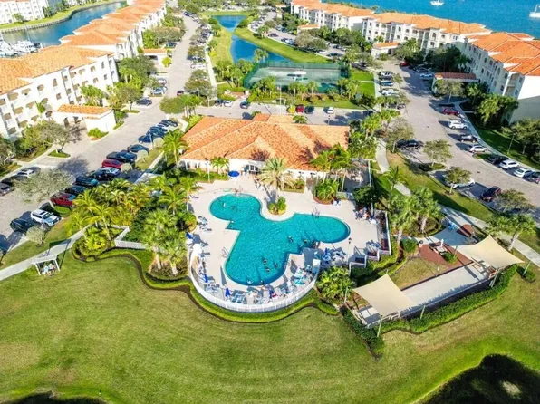 27 HARBOUR ISLE Drive W #305, Fort Pierce, FL 34949