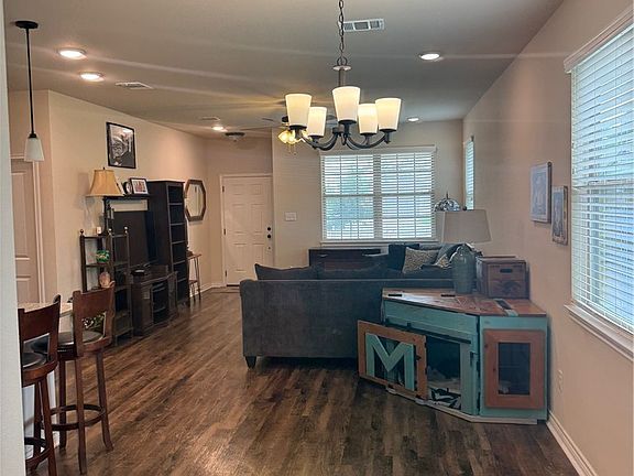5th image of 405 Marble Falls Dr