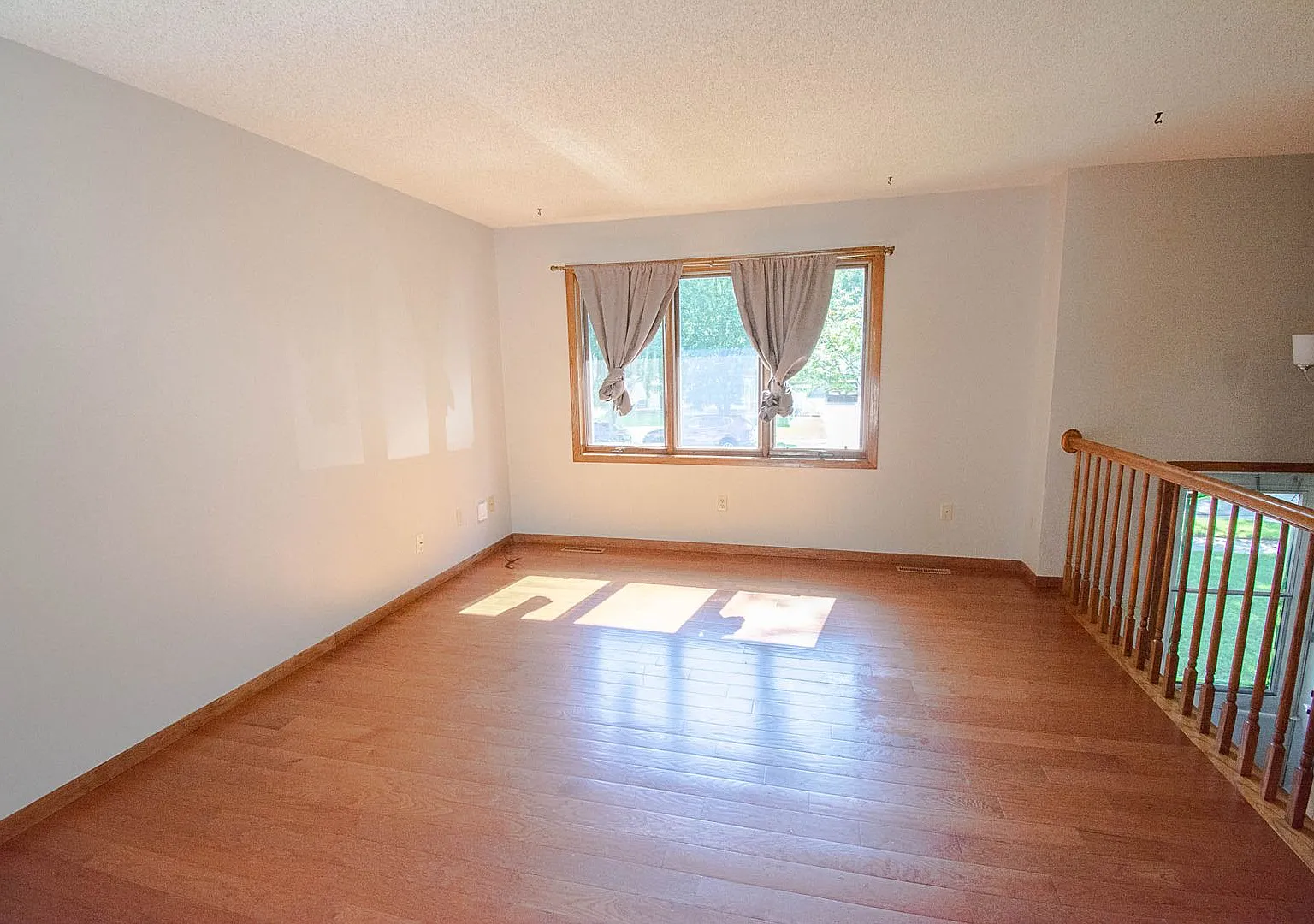 4-Bedroom NW Rochester Home with Central A/C & 2-Car Garage — Photo 2