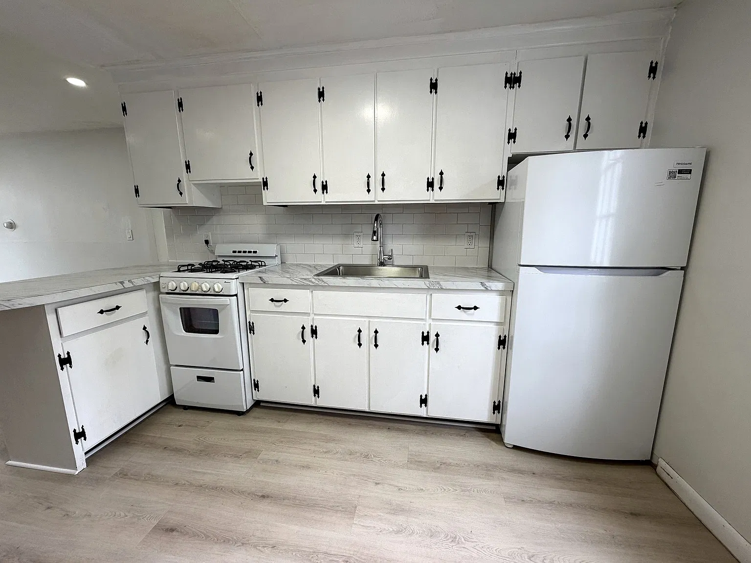 2 bed, 750 sqft, $2,000 — Photo 4