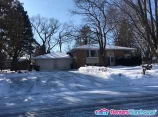 1636 Skillman Ave W, Roseville, MN 55113
