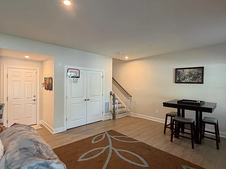 10802 Foxtrot Cir — Photo 24