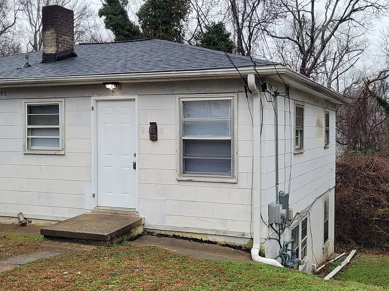 903B Martin St #B — Photo 8