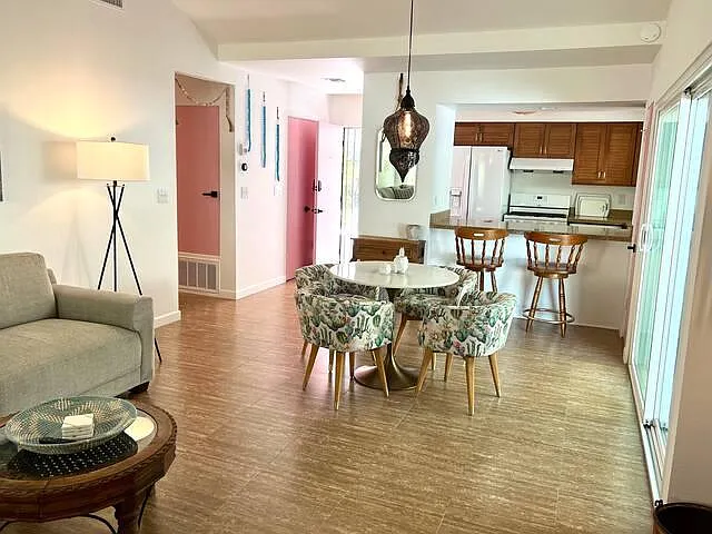 860 E Camino Parocela — Photo 3