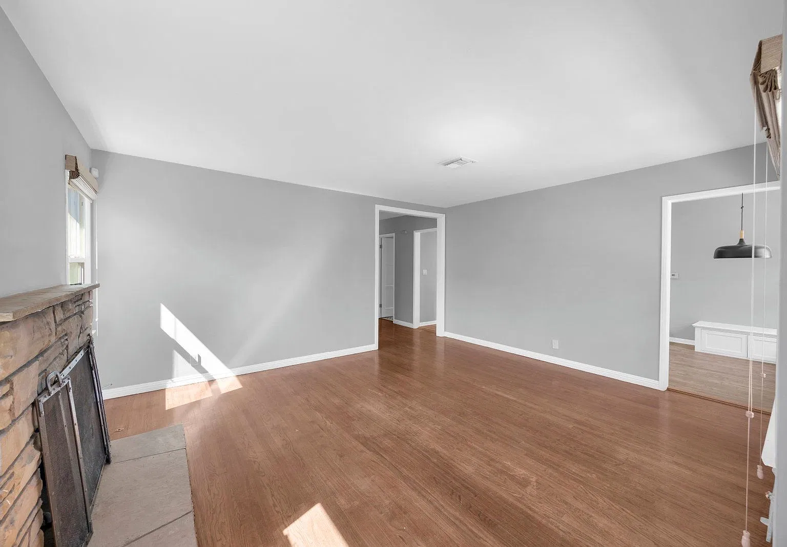 456 N Batavia St — Photo 2
