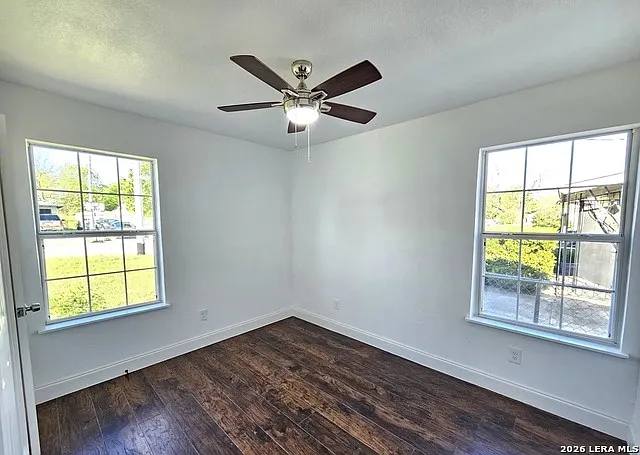3 bed, 2.0 bath, 936 sqft, $1,400 — Photo 4