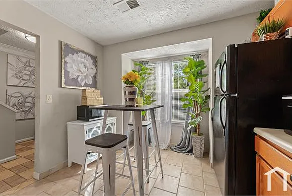 2 bed, $2,200 — Photo 4