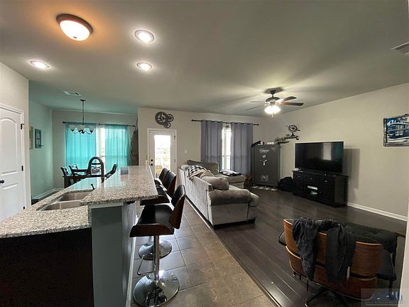 3rd image of 225 Carriage Way
