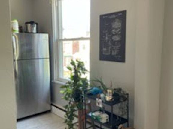 5th image of 211 S Saint Clair St APT 3