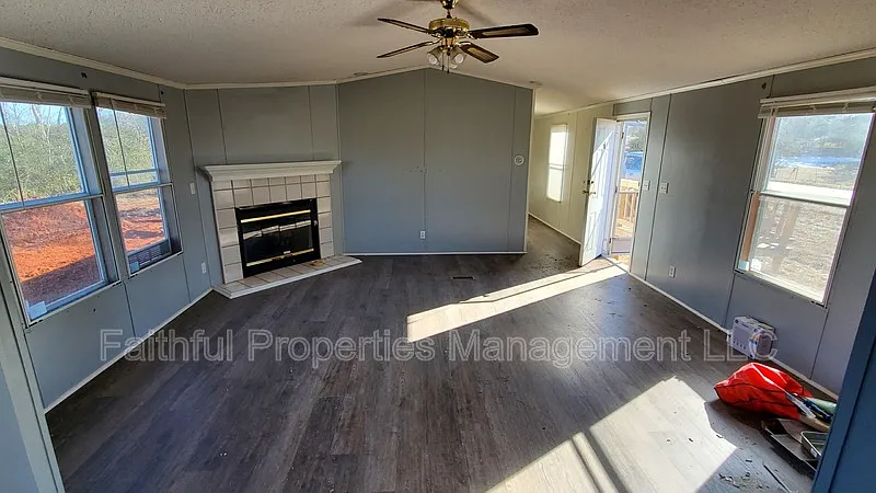 3 bed, 2.0 bath, 1200 sqft, $1,450 — Photo 3