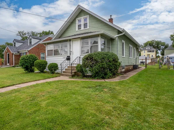 1718 13th Ave, Moline, IL 61265