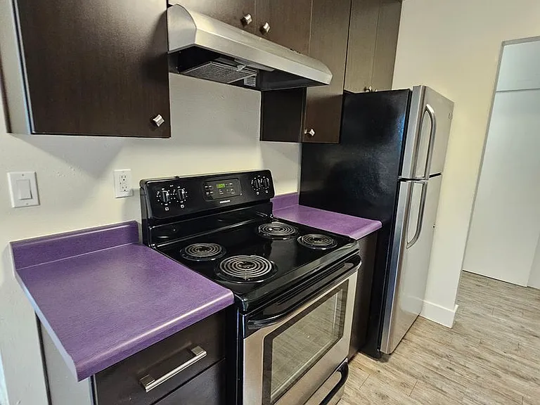 Beverly Grove Apartments — Photo 28