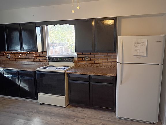 3rd image of 2424 E Orman Ave