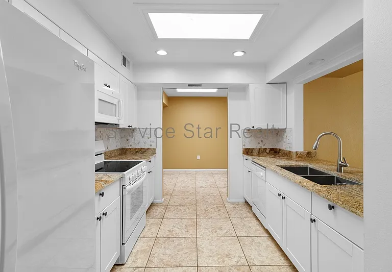 9425 W Rolling Hills Dr — Photo 7
