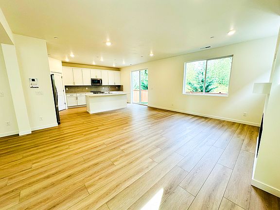 4th image of 5103 88th St NE