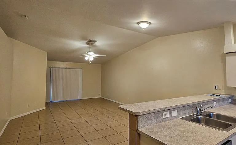 1628 SW Santa Barbara Pl — Photo 5