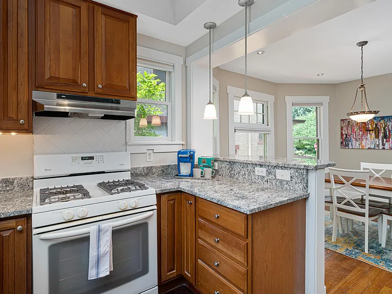 131 E Oakland Ave — Photo 21