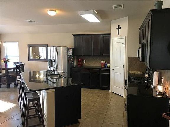 5th image of 2107 Livonia Dr