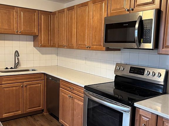 2nd image of 216 Moore Rd #4T