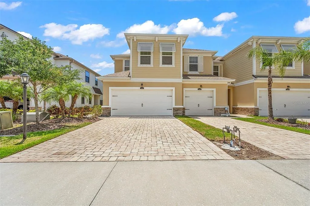 3 bed, 2.5 bath, 1726 sqft, $2,500 — Photo 1