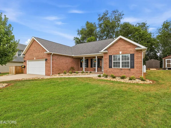 210 Barberry Ct, Maryville, TN 37804