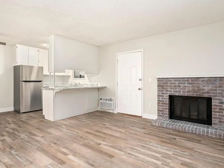 1209 W Plum St #C5 — Photo 12