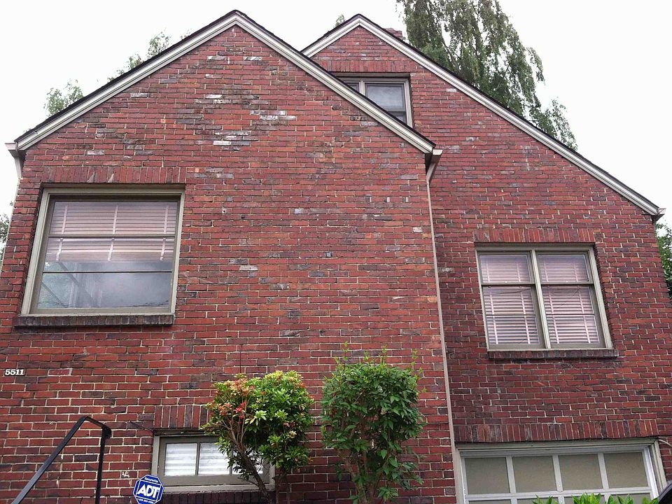 2nd image of 5511 Ravenna Ave NE