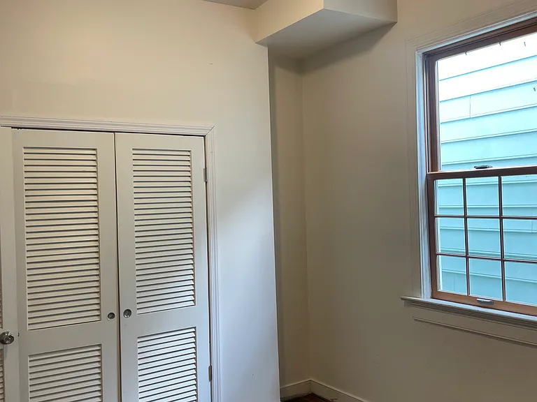 1012 W Clay St — Photo 5
