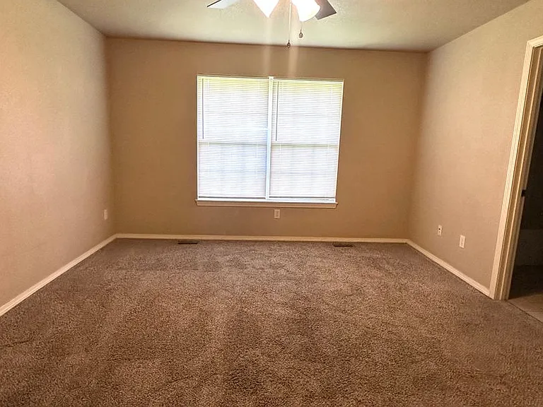 1024 E Caravan St — Photo 12
