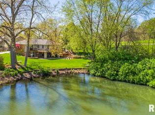 2001 Highwood Ave, Pekin, IL 61554